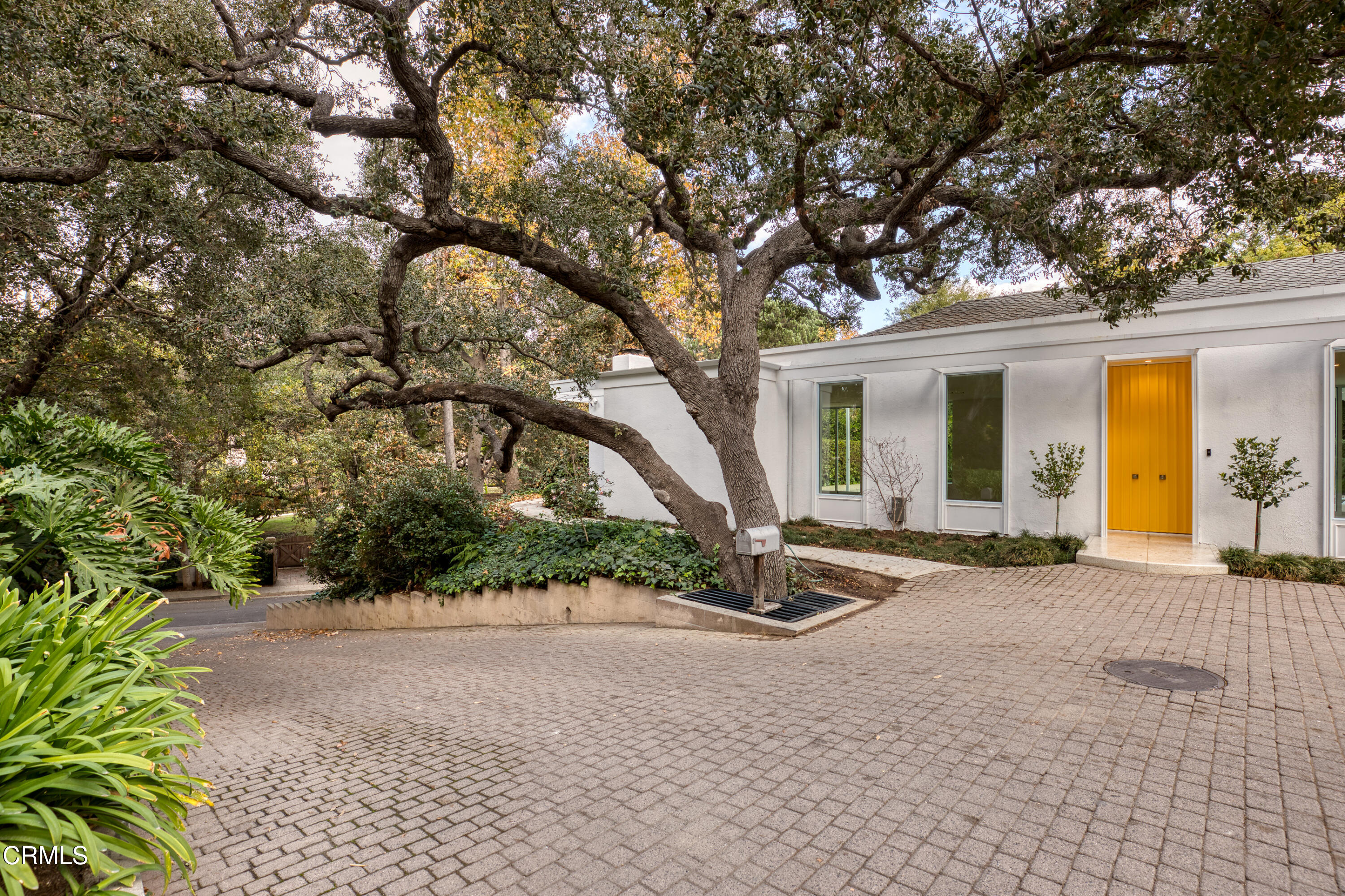 800 Canon Drive Pasadena, CA 91106 - Photo 47 of 49 a front view of house with yard and trees around