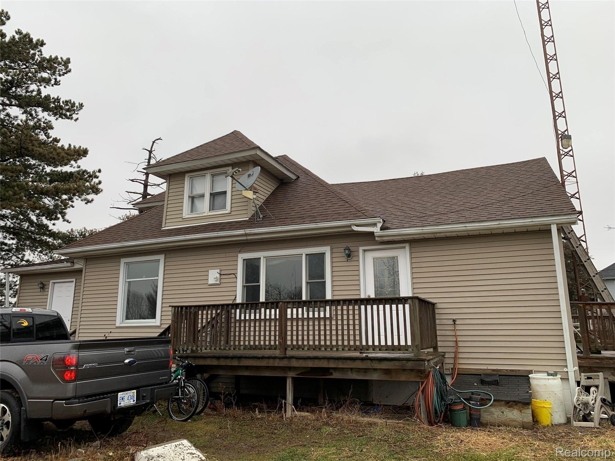7078 Fargo Road Avoca, MI 48006 - Photo 1 of 41 Right side of house