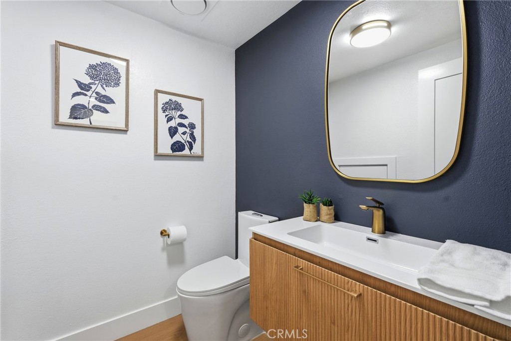 41 Seton Road Irvine, CA 92612 - Photo 21 of 51 Third bathroom