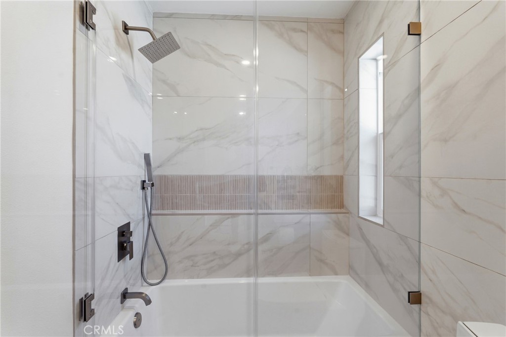 41 Seton Road Irvine, CA 92612 - Photo 23 of 51 Second full bathroom