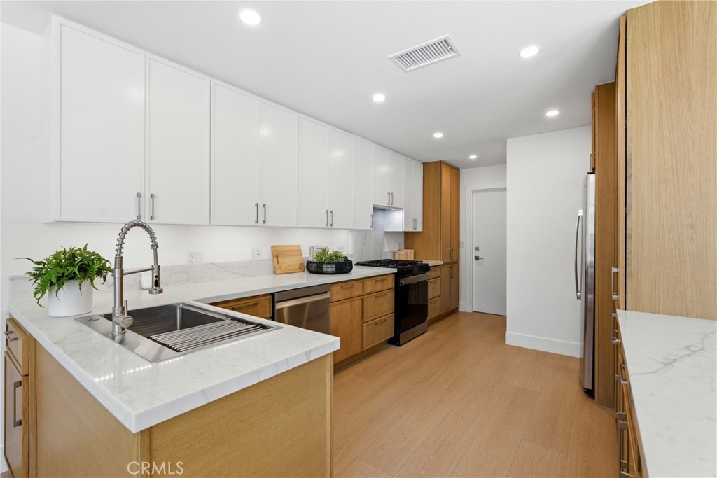 41 Seton Road Irvine, CA 92612 - Photo 8 of 51