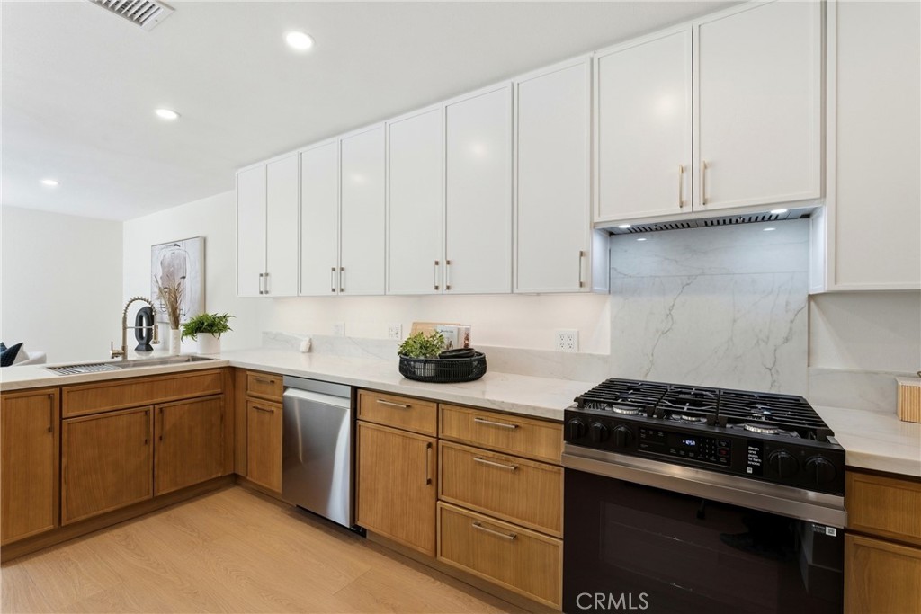 41 Seton Road Irvine, CA 92612 - Photo 10 of 51