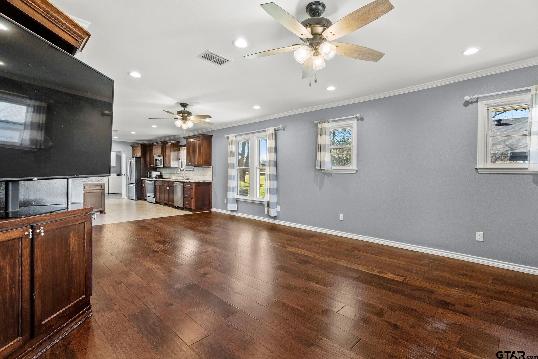 605 Dallas Street Winona, TX 75792 - Photo 2 of 25