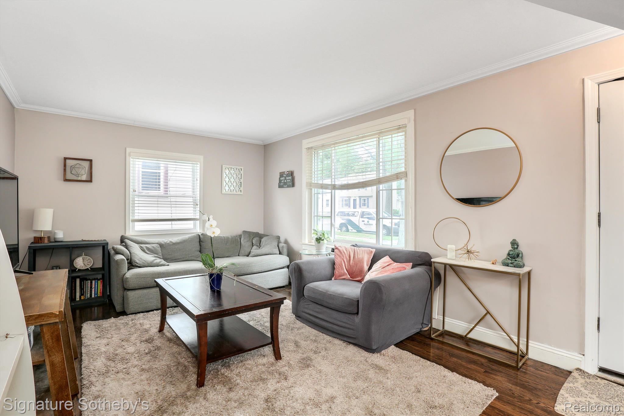 2147 Hampton Road Grosse Pointe, MI 48236 - Photo 3 of 19 Gallery Image 3