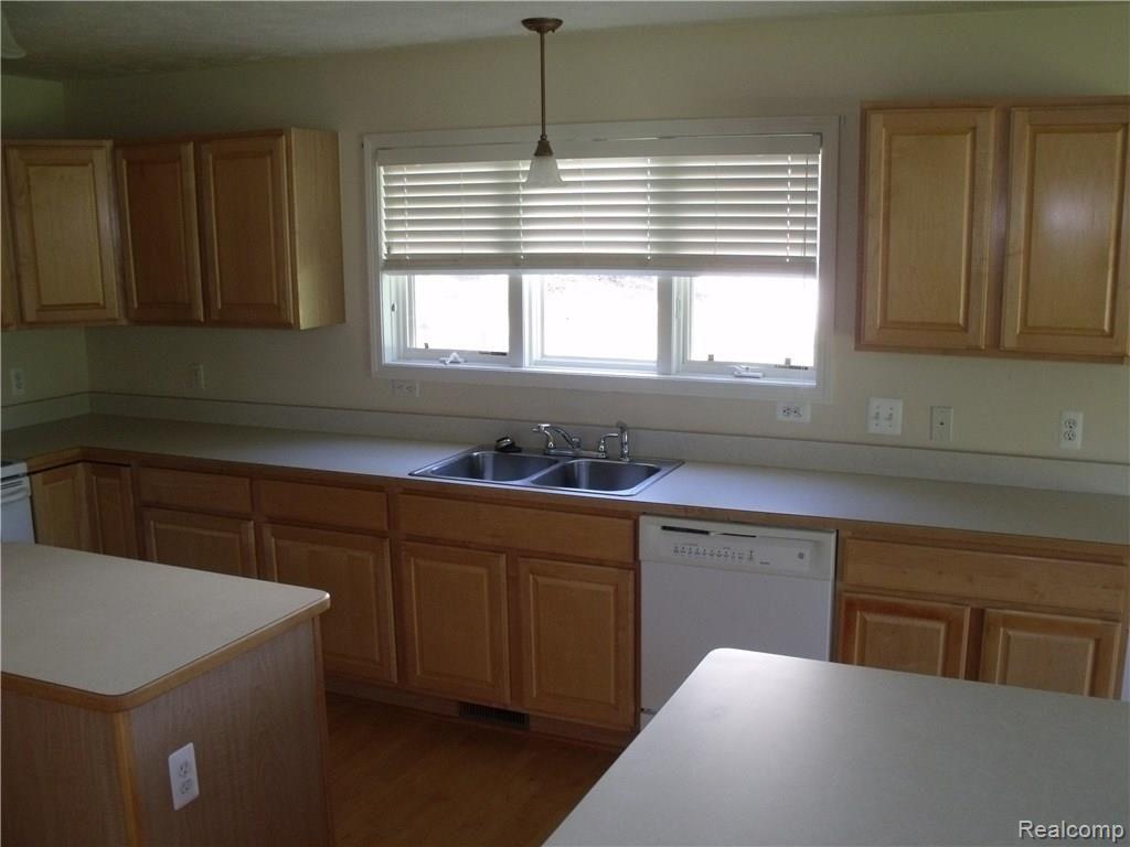 3036 Ridley Way Howell, MI 48843 - Photo 5 of 31