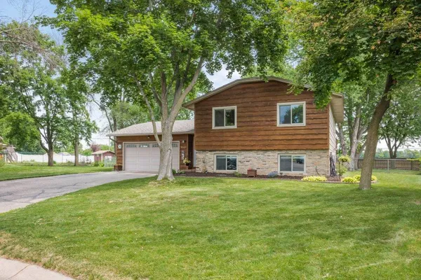 $415,000 | 9562 99th Avenue North, Maple Grove, MN 55369
