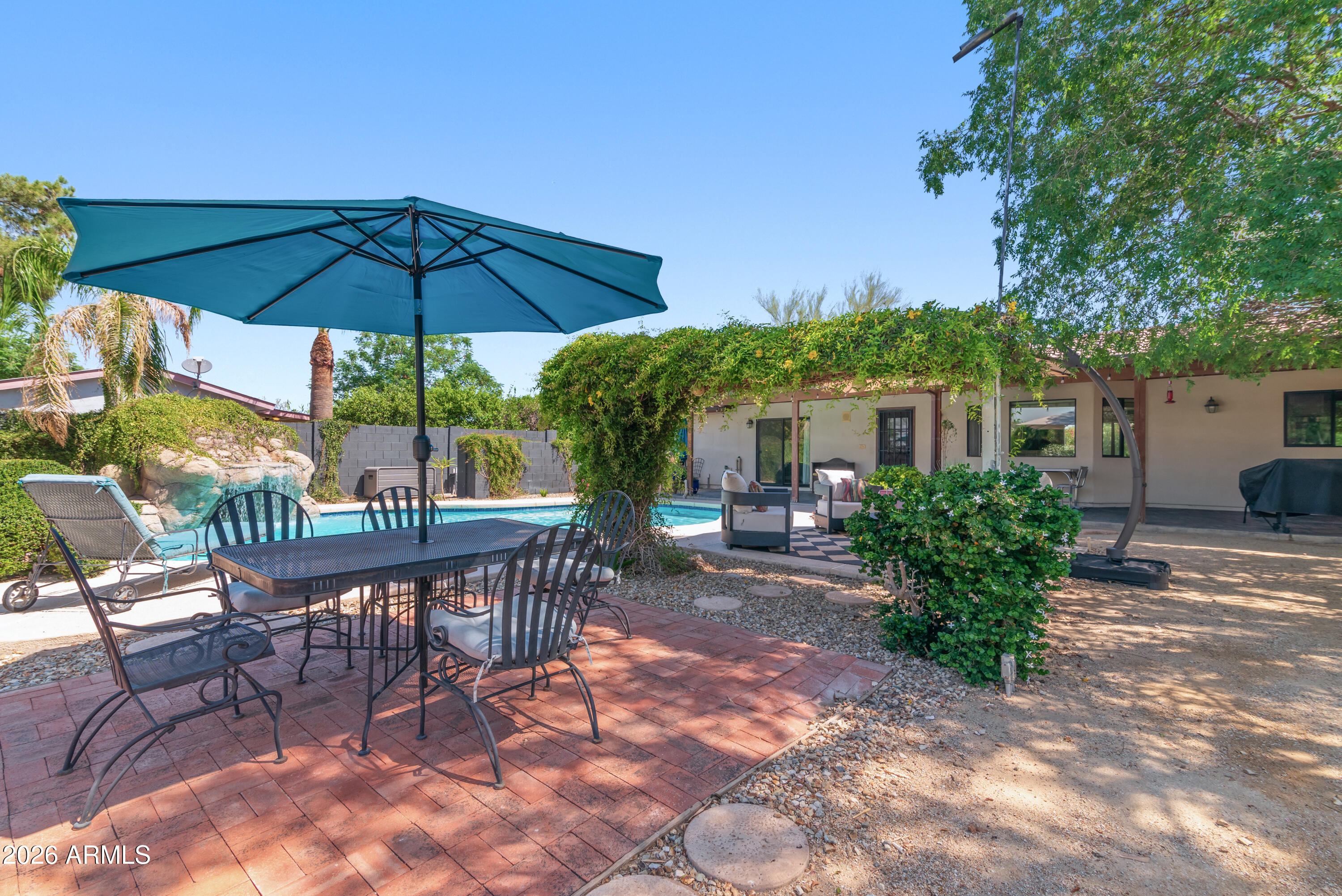 19216 North 29th Street Phoenix, AZ 85050 - Photo 24 of 42 Great Outdoor Dining Area