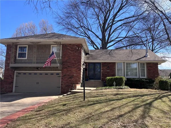$400,000 | 211 West 110 Street, Kansas City, MO 64114