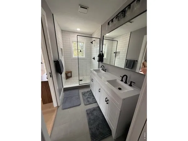 a bathroom with a toilet