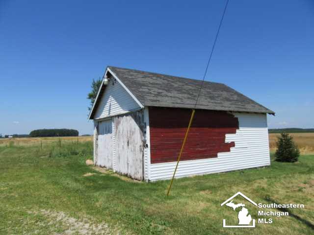 7560 Ida Center Road Ida, MI 48140 - Photo 4 of 16 20444828-3.JPG