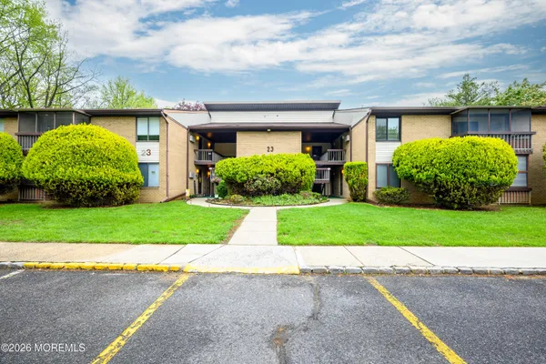 $269,000 | 23 Meadow Green Circle, Unit K, Manalapan, NJ 07726