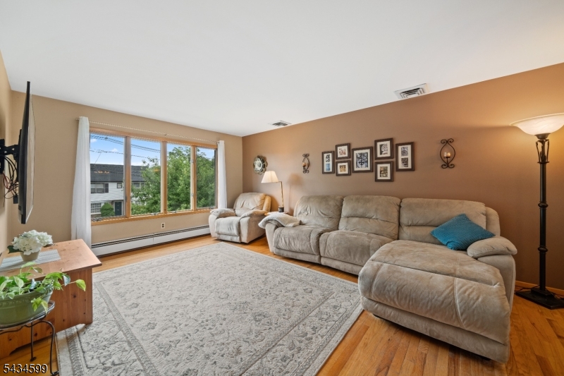 191 Pershing Road Clifton, NJ 07013 - Photo 4 of 25