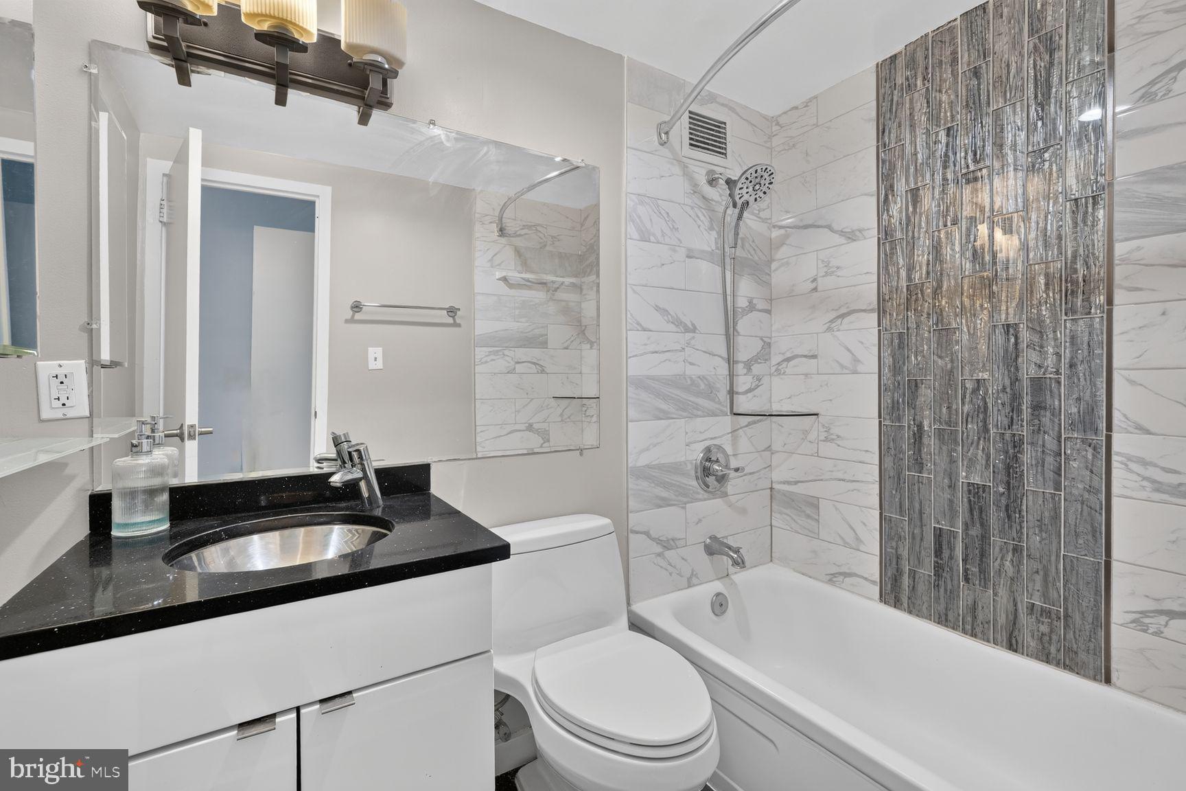 1101 3rd Street Southwest, Unit 713 Washington, DC 20024 - Photo 11 of 24 Nicely Appointed Bath