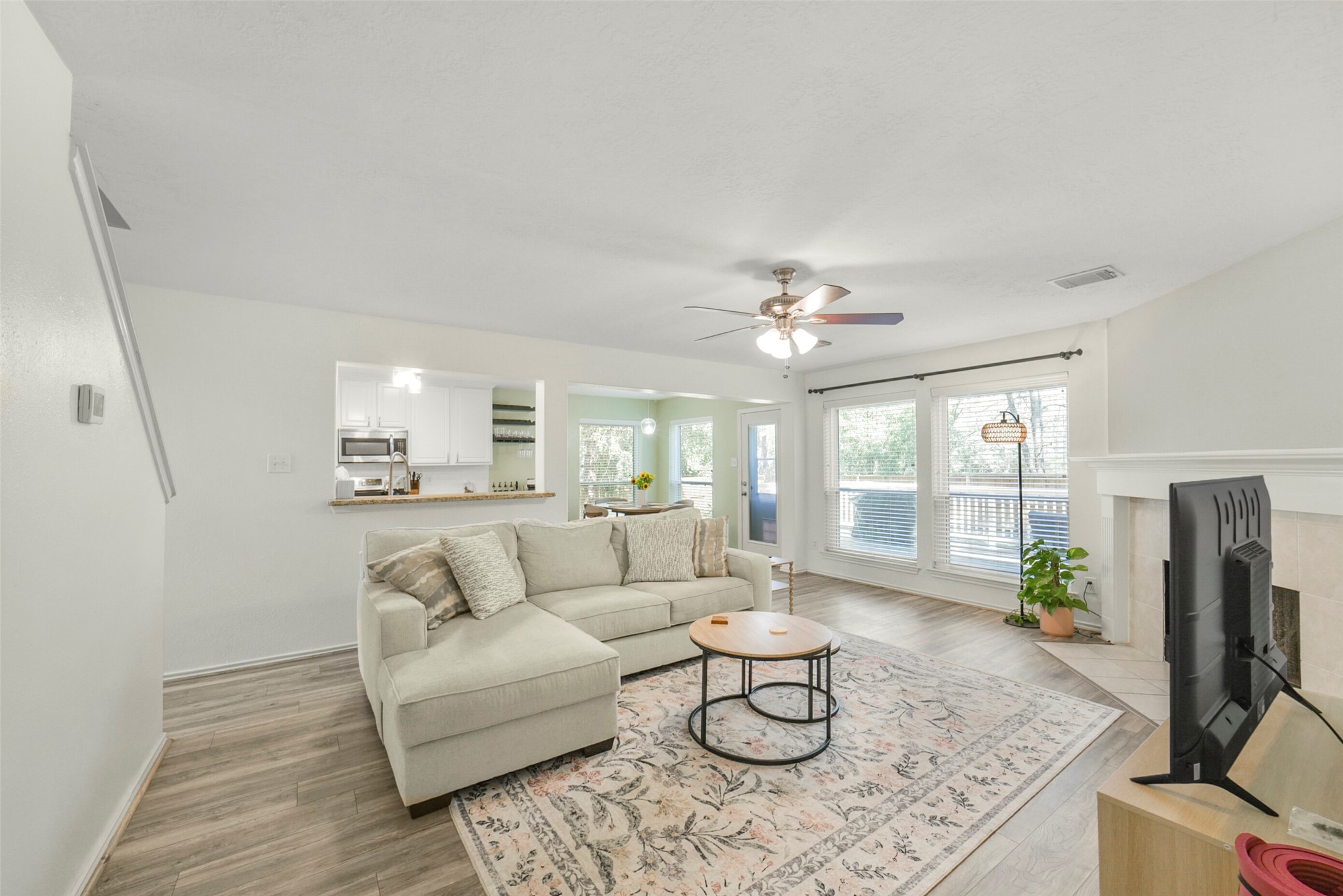 38 Tallow Hill Place Spring, TX 77382 - Photo 3 of 50 Open concept and nice and bright.