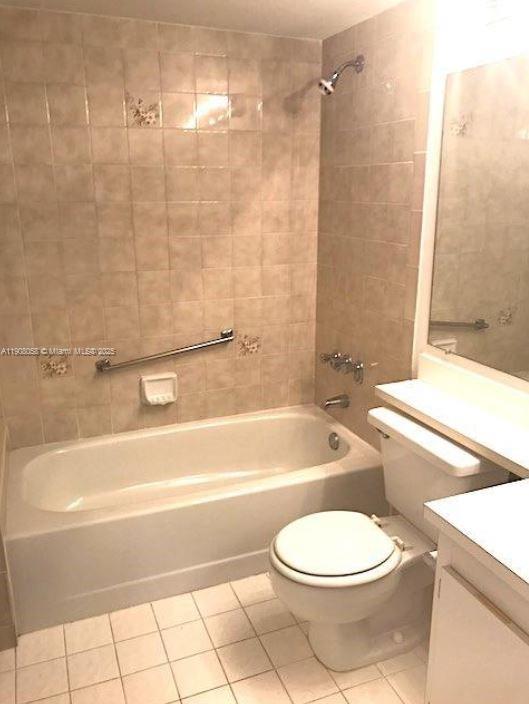 802 Sky Pine Way, Unit B2 Greenacres, FL 33415 - Photo 7 of 9 a bathroom with a toilet a sink and bathtub