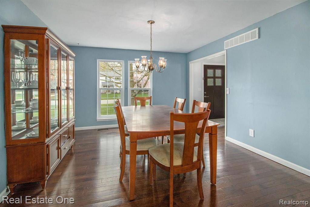1296 Barneswood Lane Rochester Hills, MI 48306 - Photo 3 of 32