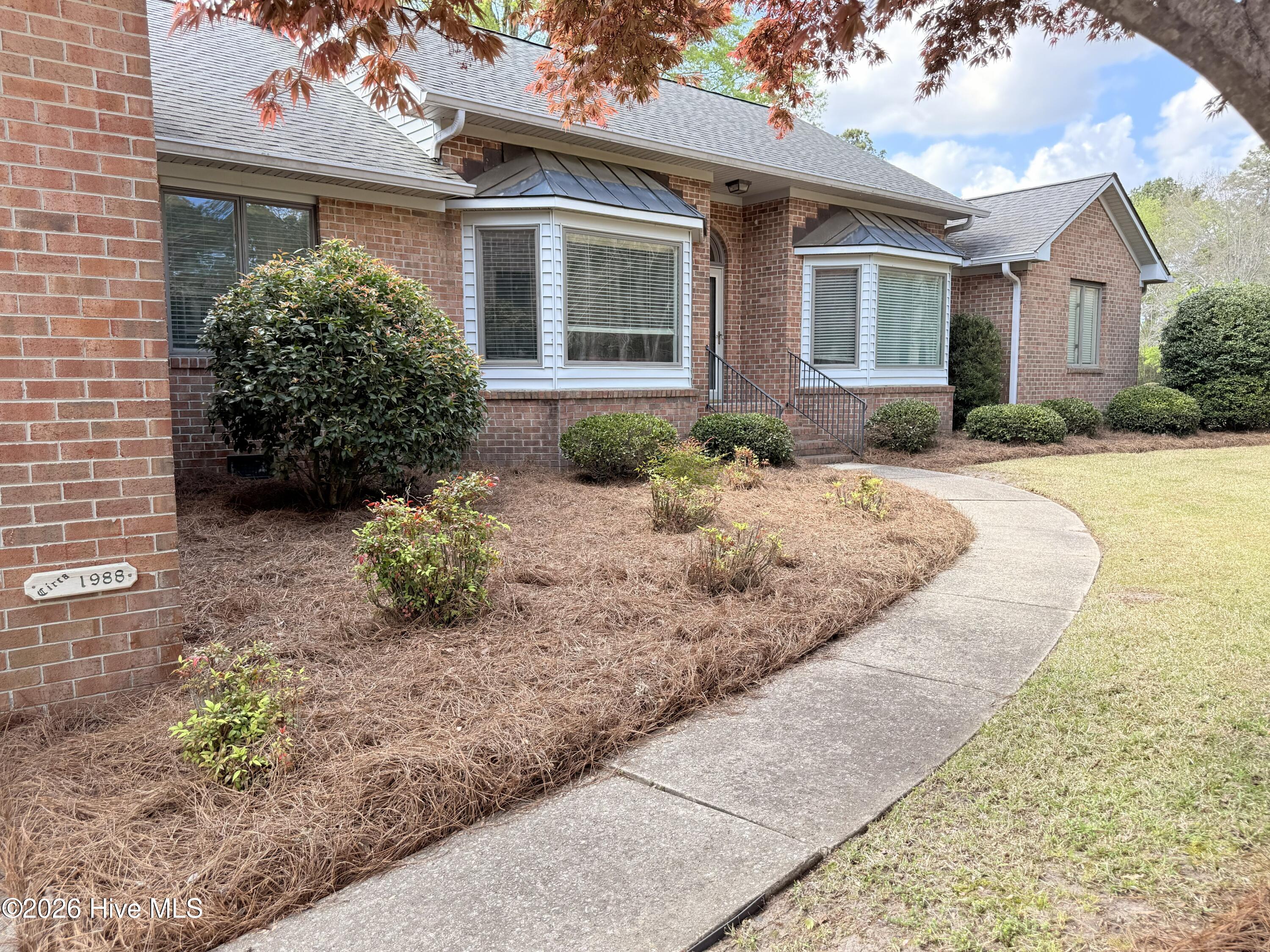 3305 Peppercorn Road New Bern, NC 28562 - Photo 2 of 41 Lovely Curb Appeal