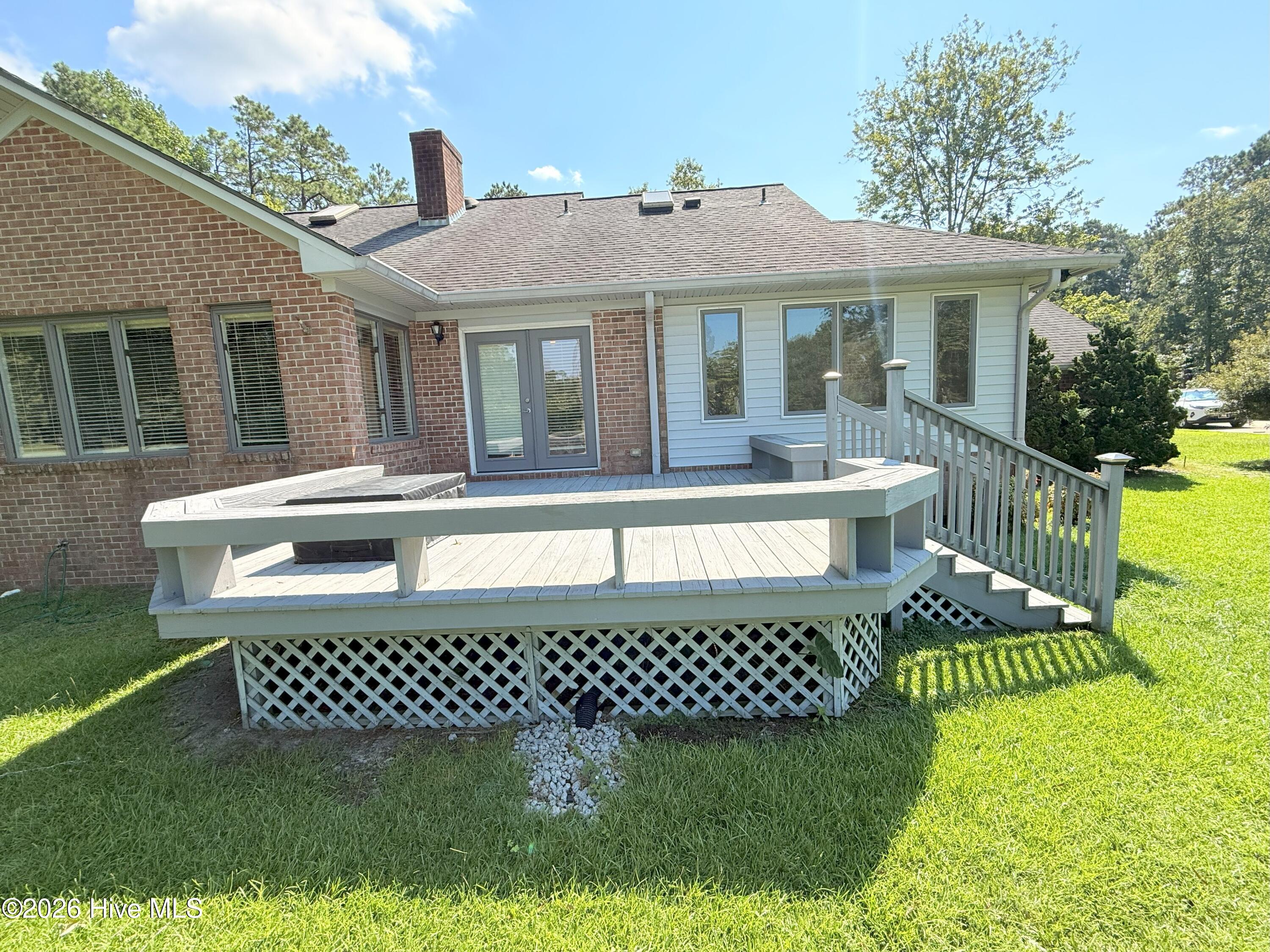 3305 Peppercorn Road New Bern, NC 28562 - Photo 34 of 41 Rear Deck