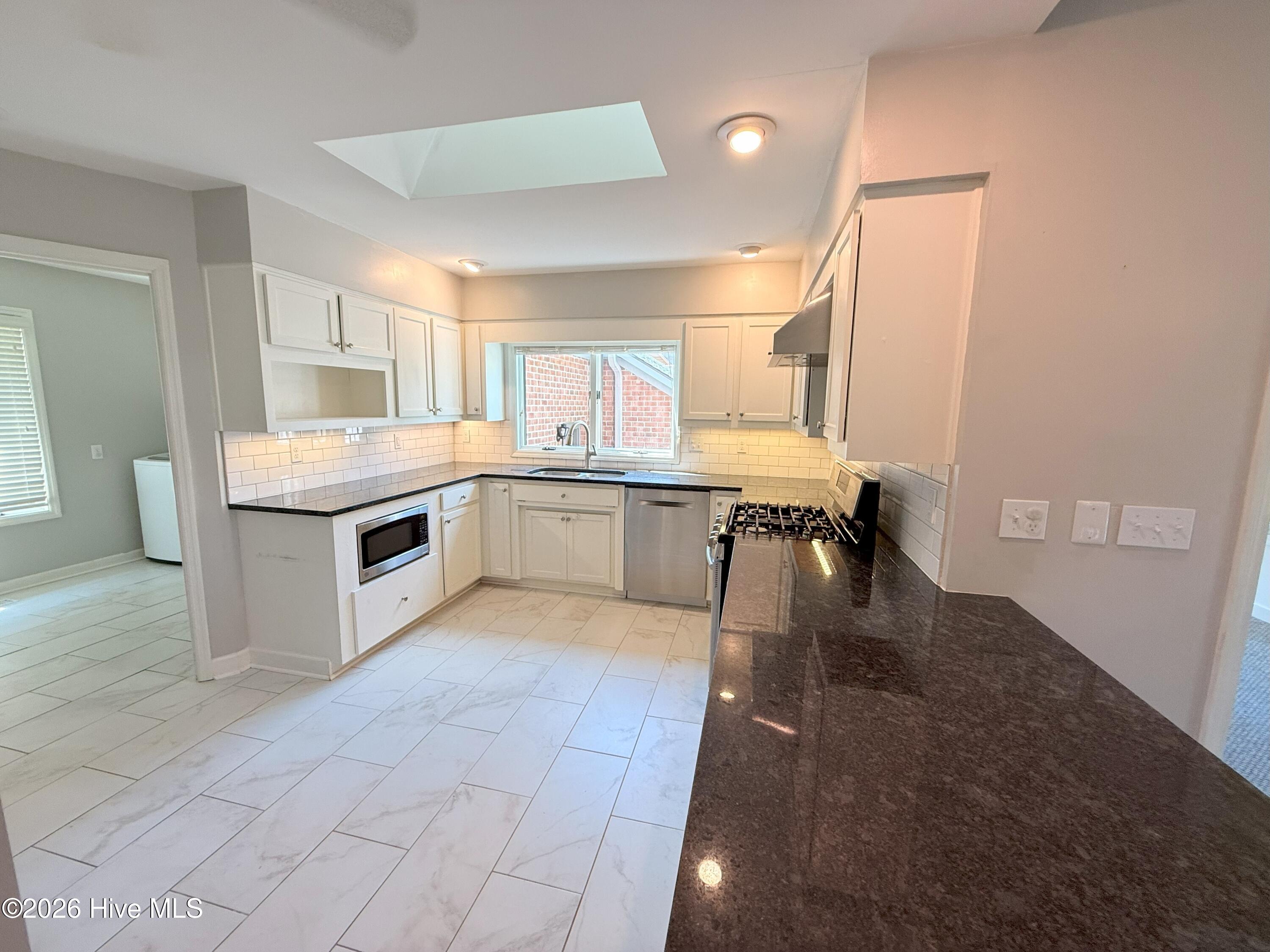 3305 Peppercorn Road New Bern, NC 28562 - Photo 8 of 41 Lots of Counter Space