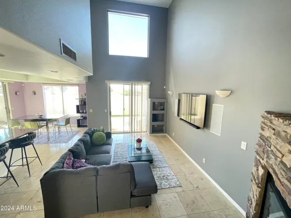 $3,750 | 7303 North 14th Street, Unit 10, Phoenix, AZ 85020