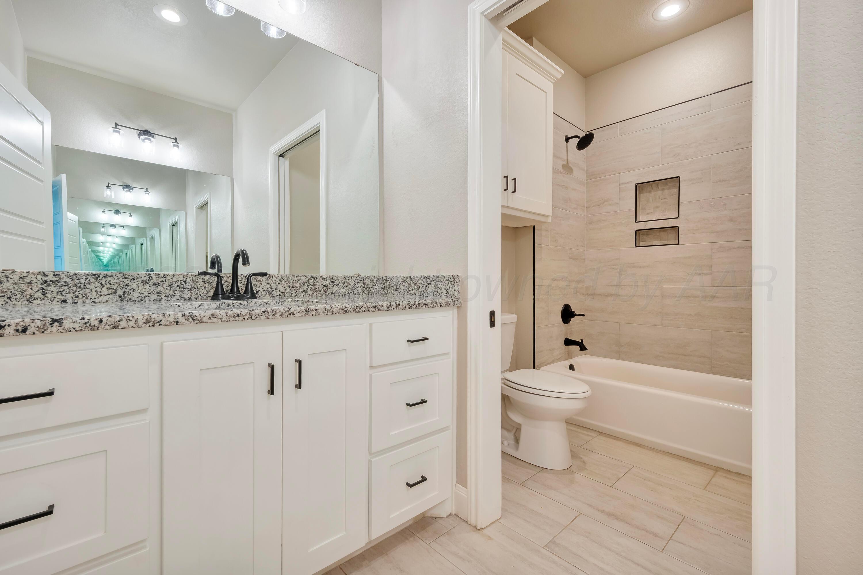 9295 Winecup Road Amarillo, TX 79119 - Photo 26 of 36 Bathroom 2 - 2