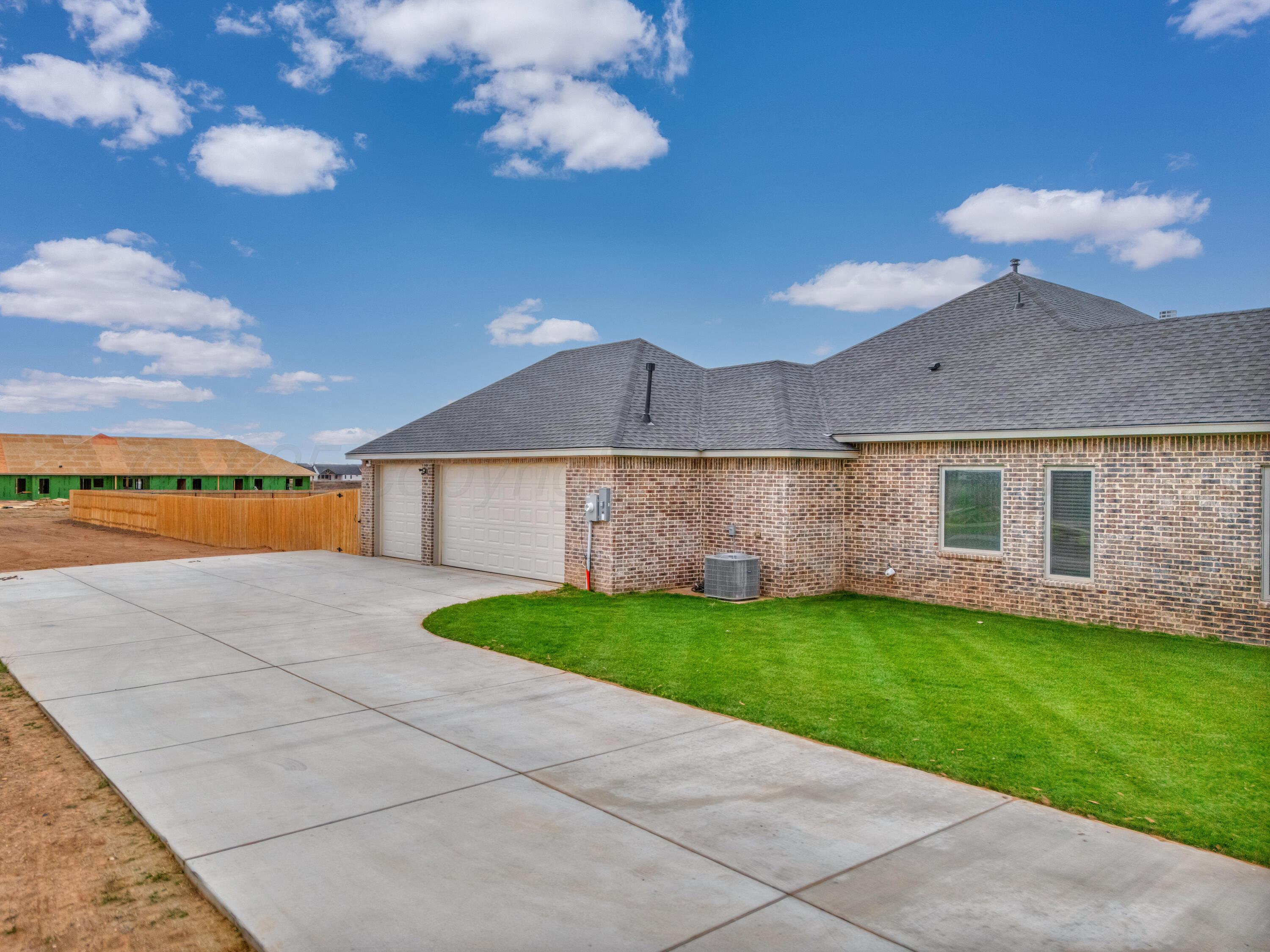 9295 Winecup Road Amarillo, TX 79119 - Photo 34 of 36 Garage and driveway