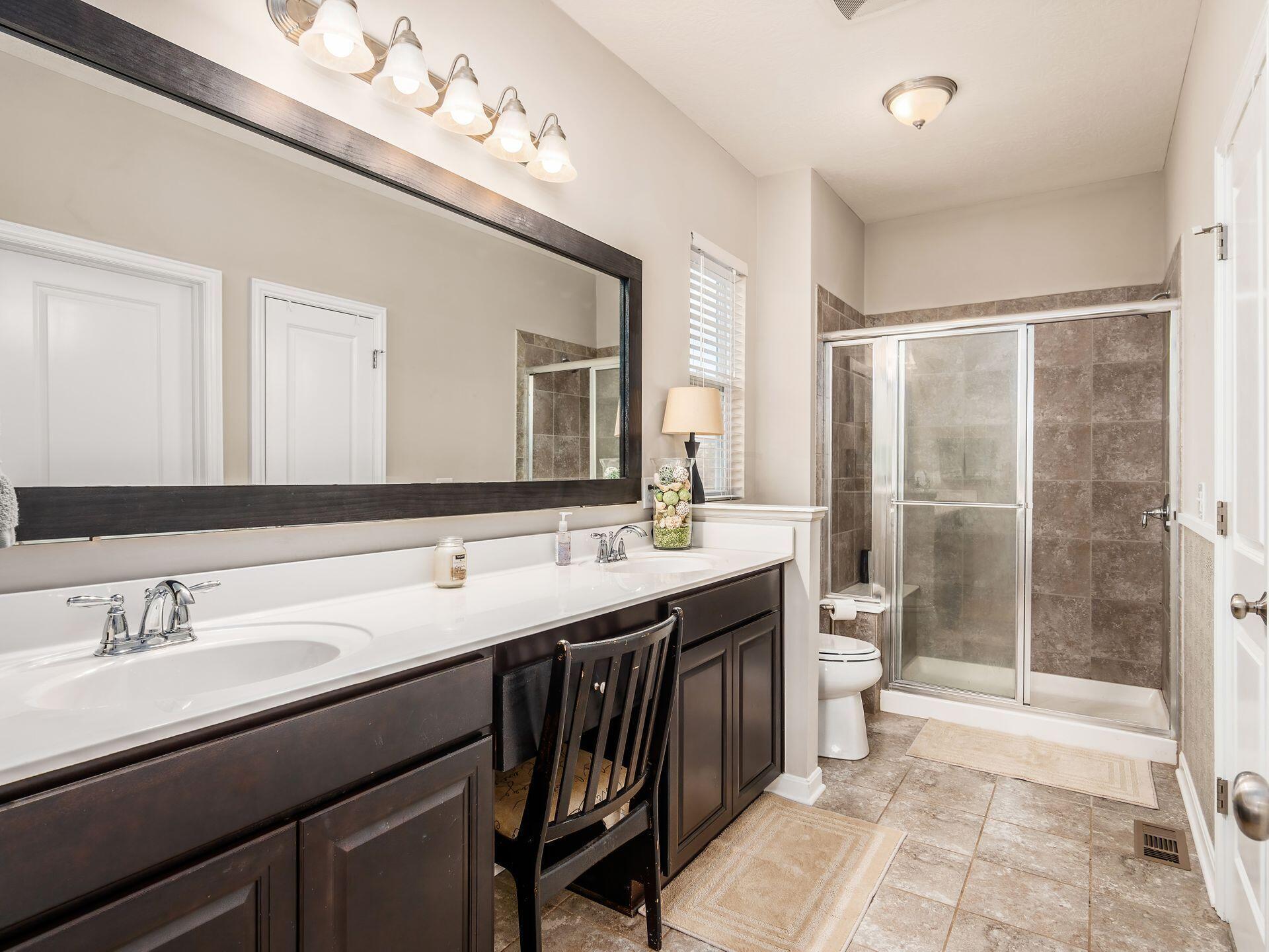 4929 Farview Road Columbus, OH 43231 - Photo 13 of 26 Primary bathroom