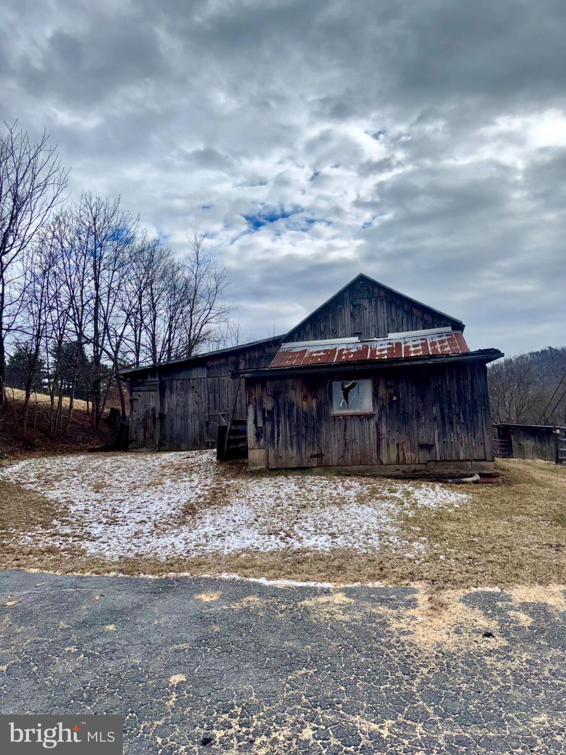 84 Kennedy Valley Road Landisburg, PA 17040 - Photo 8 of 12 Weathered barn