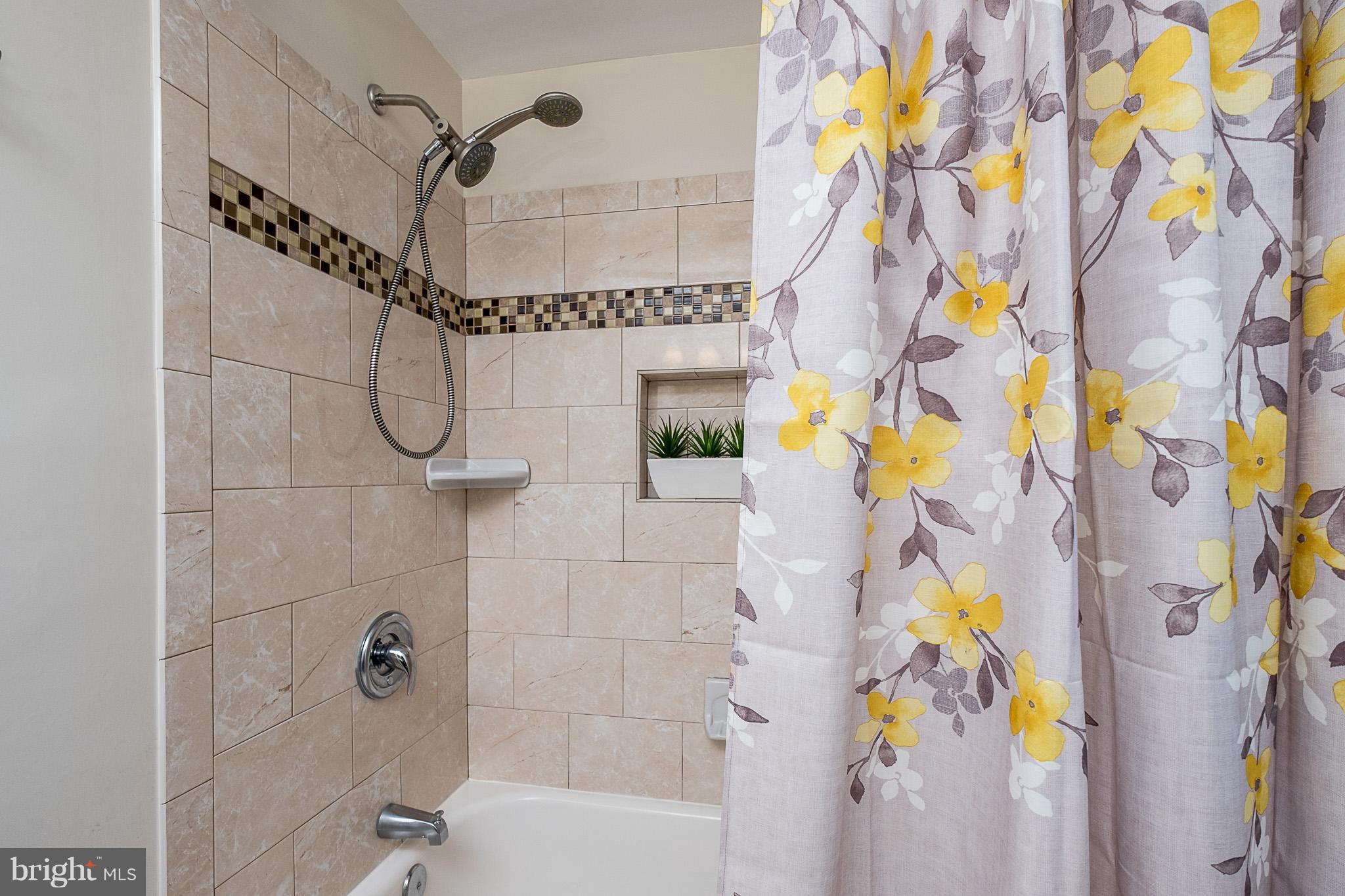 13 Tanglewood Road Baltimore, MD 21228 - Photo 22 of 27 Upper Level Bathroom