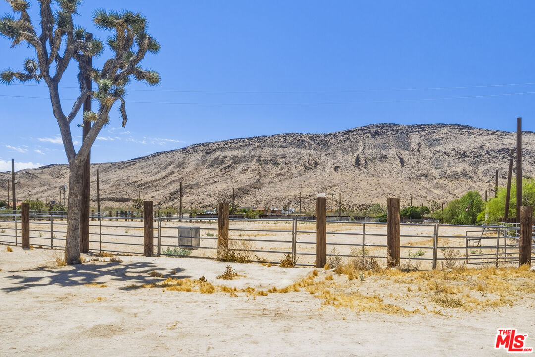 55616 Pipes Canyon Road Yucca Valley, CA 92284 - Photo 27 of 46