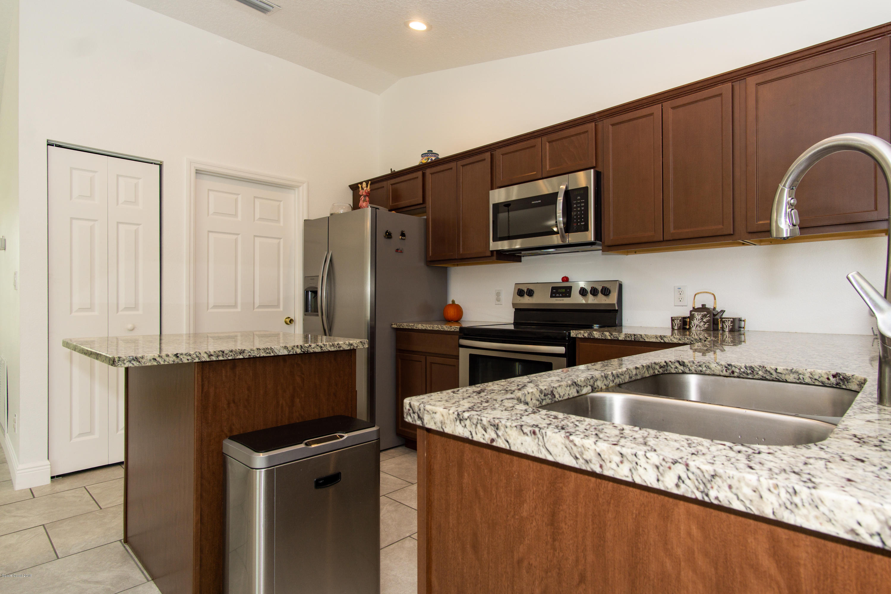 1543 Paragon Road Southeast Palm Bay, FL 32909 - Photo 14 of 18 Kitchen
