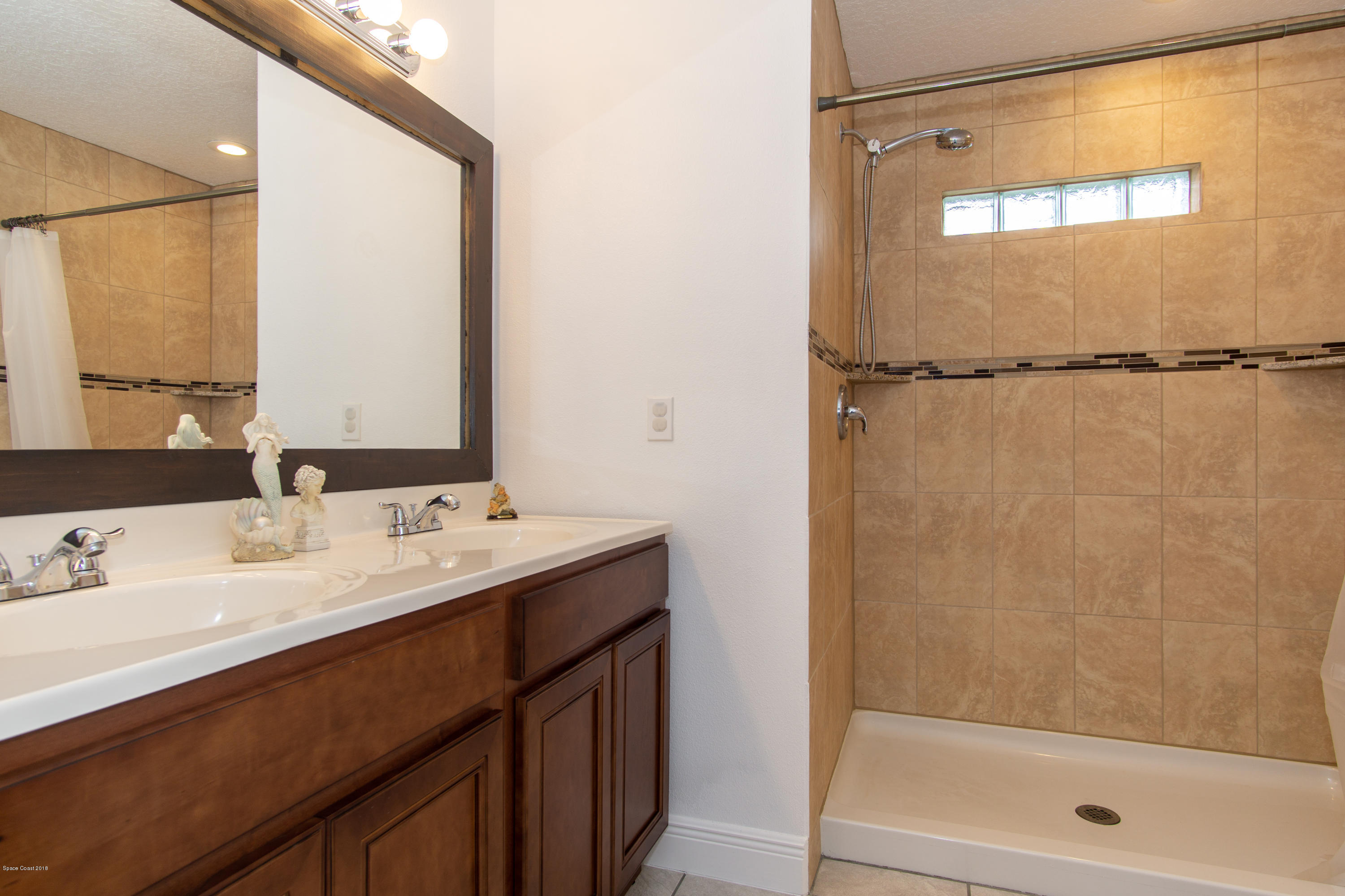 1543 Paragon Road Southeast Palm Bay, FL 32909 - Photo 8 of 18 Master Bedroom Bath