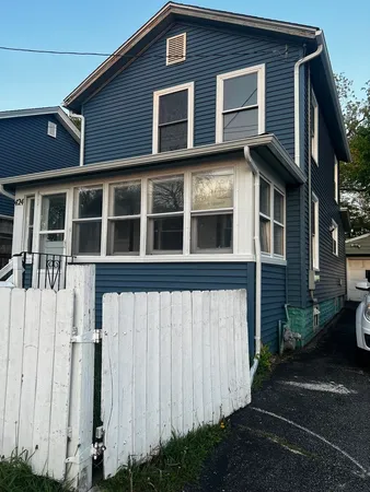 $235,000 | 424 Titsworth Court, Aurora, IL 60505