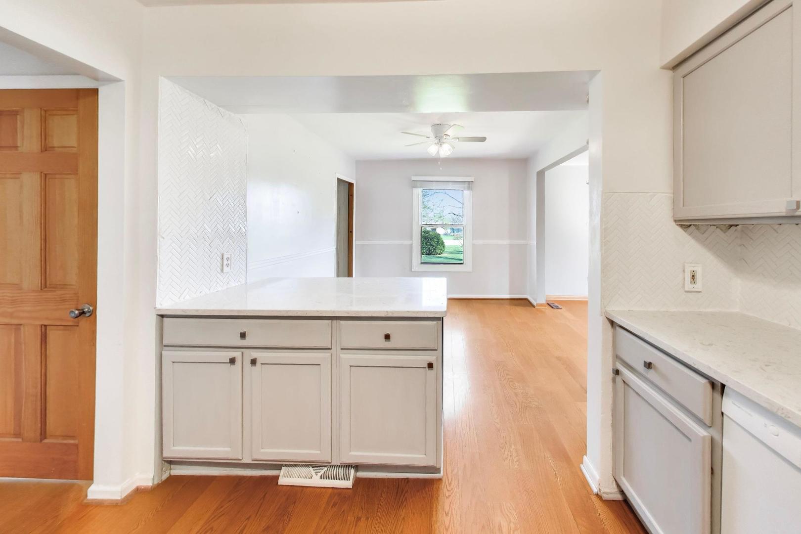 1607 West Plainfield Road La Grange Highlands, IL 60525 - Photo 11 of 42