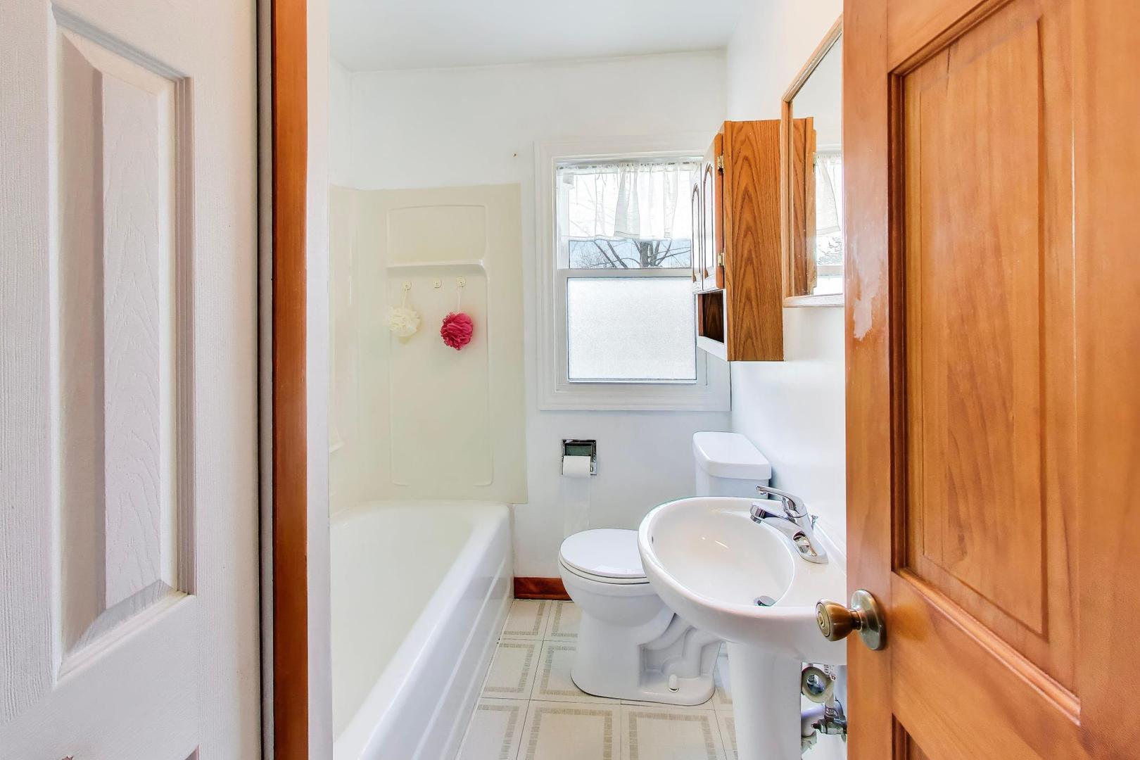 1607 West Plainfield Road La Grange Highlands, IL 60525 - Photo 20 of 42