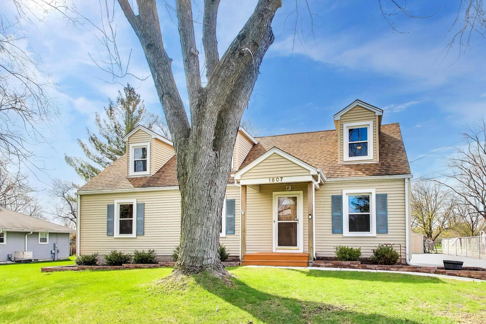 1607 West Plainfield Road La Grange Highlands, IL 60525 - Photo 2 of 42