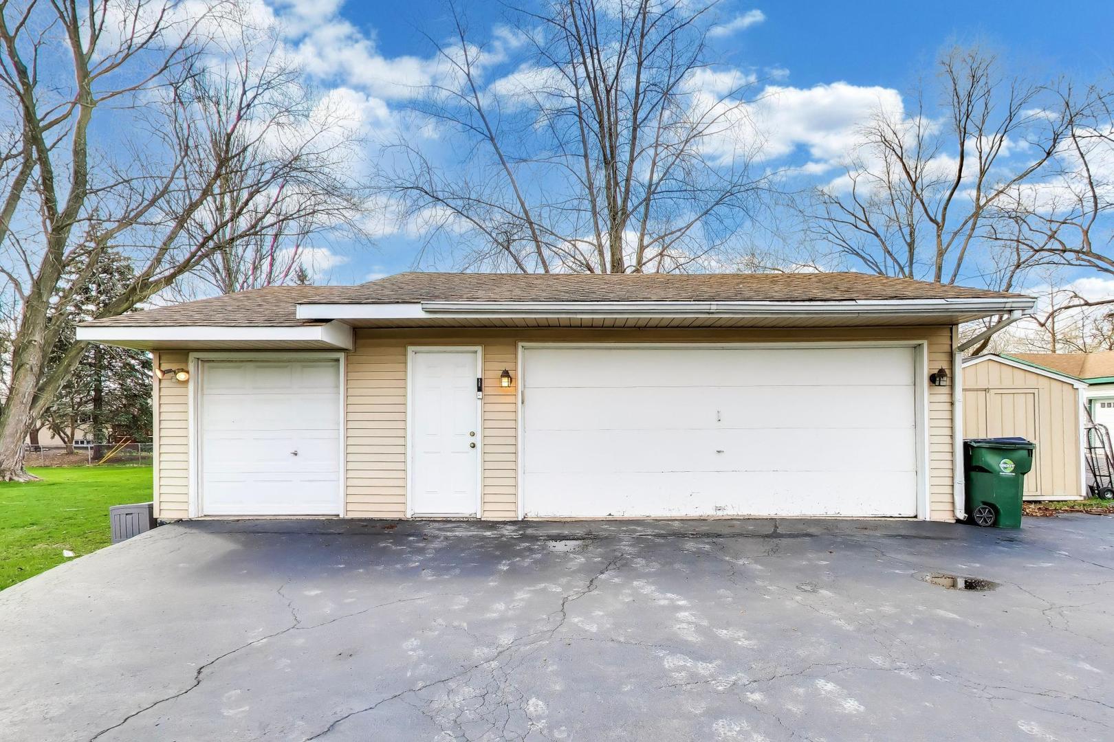 1607 West Plainfield Road La Grange Highlands, IL 60525 - Photo 38 of 42