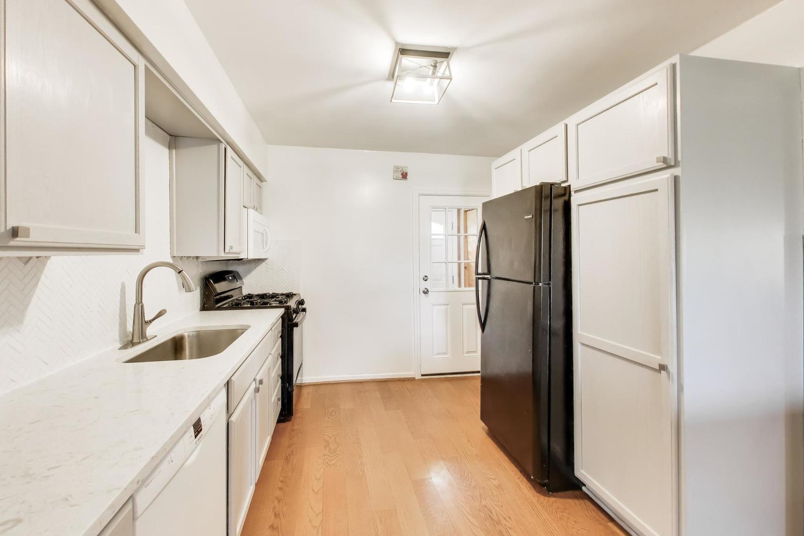 1607 West Plainfield Road La Grange Highlands, IL 60525 - Photo 9 of 42