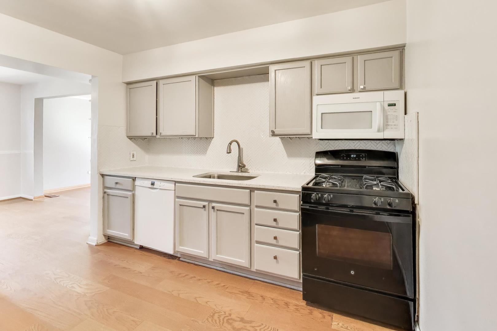 1607 West Plainfield Road La Grange Highlands, IL 60525 - Photo 10 of 42