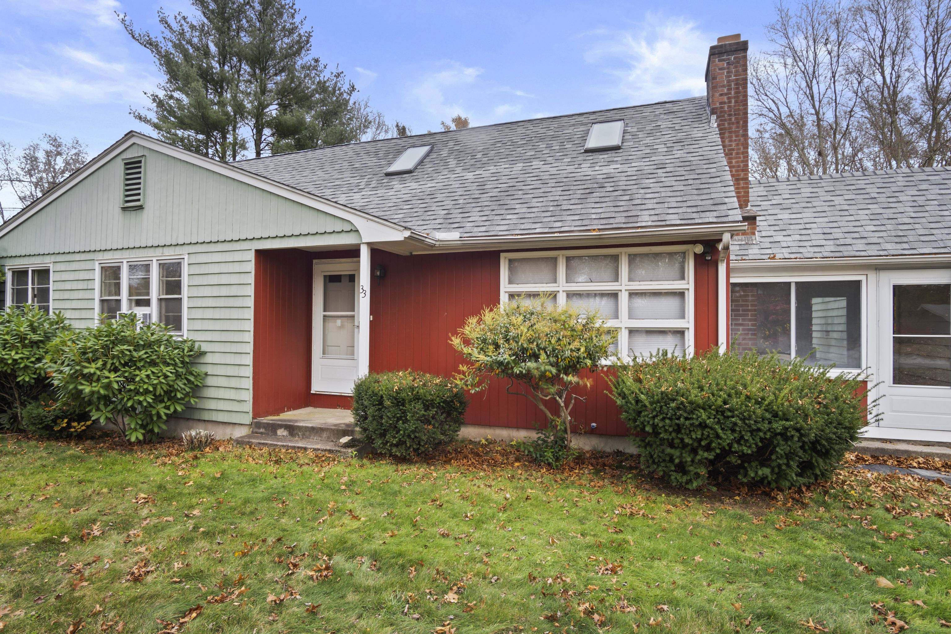 33 Briar Hill Road Norwich, CT 06360 - Photo 29 of 33 a front view of a house with garden