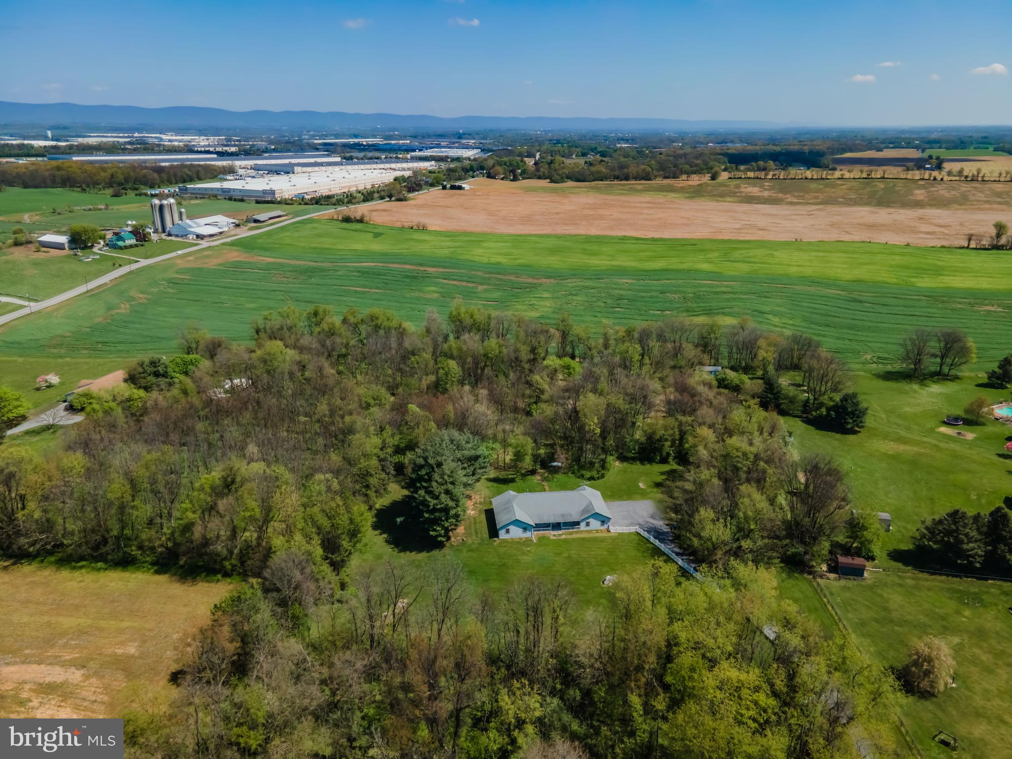 427 Burnt House Road Carlisle, PA 17015 - Photo 4 of 28 Gallery Image 4