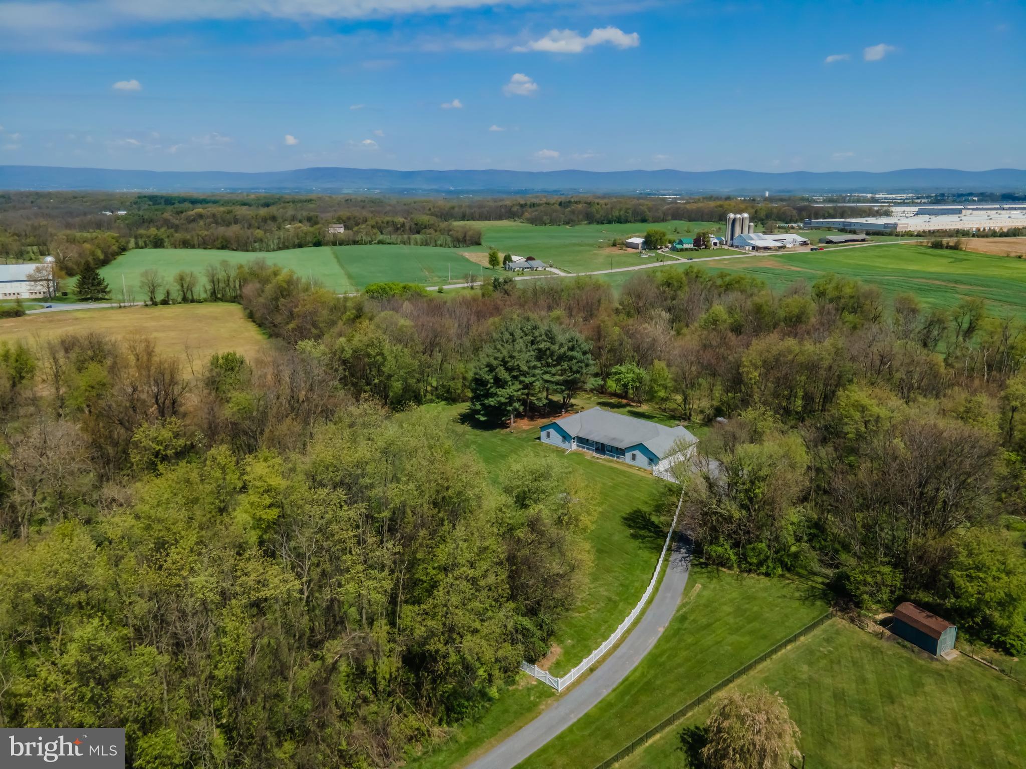 427 Burnt House Road Carlisle, PA 17015 - Photo 5 of 28 Gallery Image 5