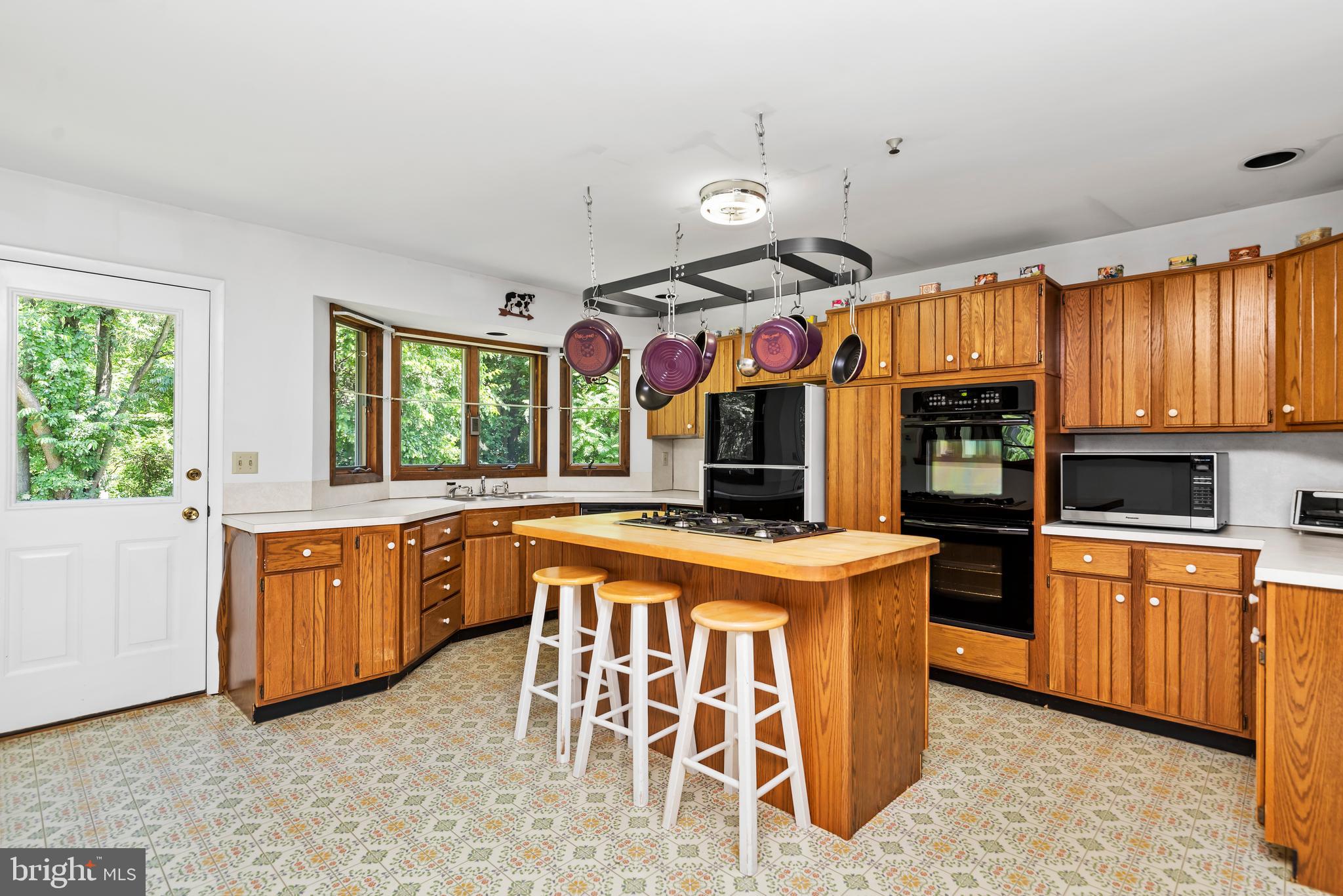 427 Burnt House Road Carlisle, PA 17015 - Photo 6 of 28 Kitchen