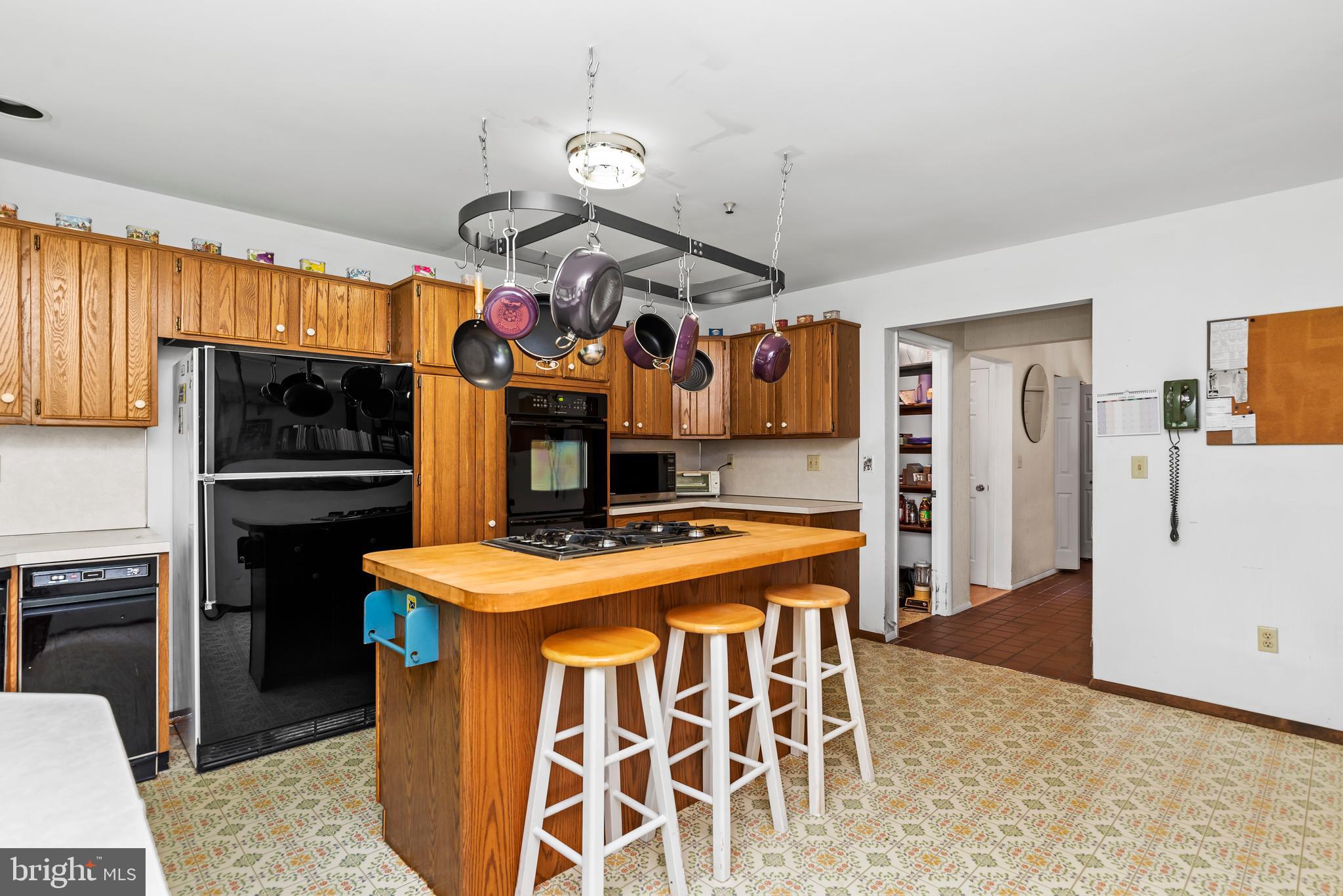 427 Burnt House Road Carlisle, PA 17015 - Photo 7 of 28 Kitchen