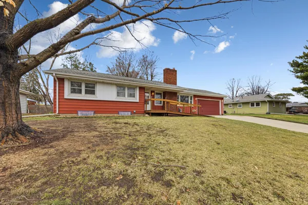 $349,900 | 2123 Fox Place, Mendota Heights, MN 55120