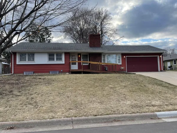 $349,900 | 2123 Fox Place, Mendota Heights, MN 55120