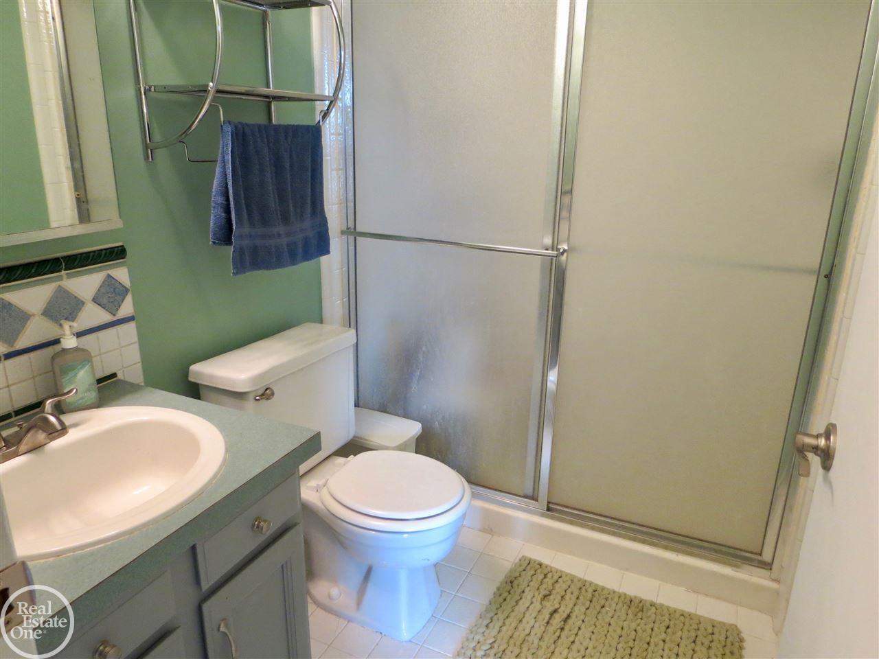 1396 Crescent Lane Rochester, MI 48306 - Photo 19 of 33 31391422-19.JPG