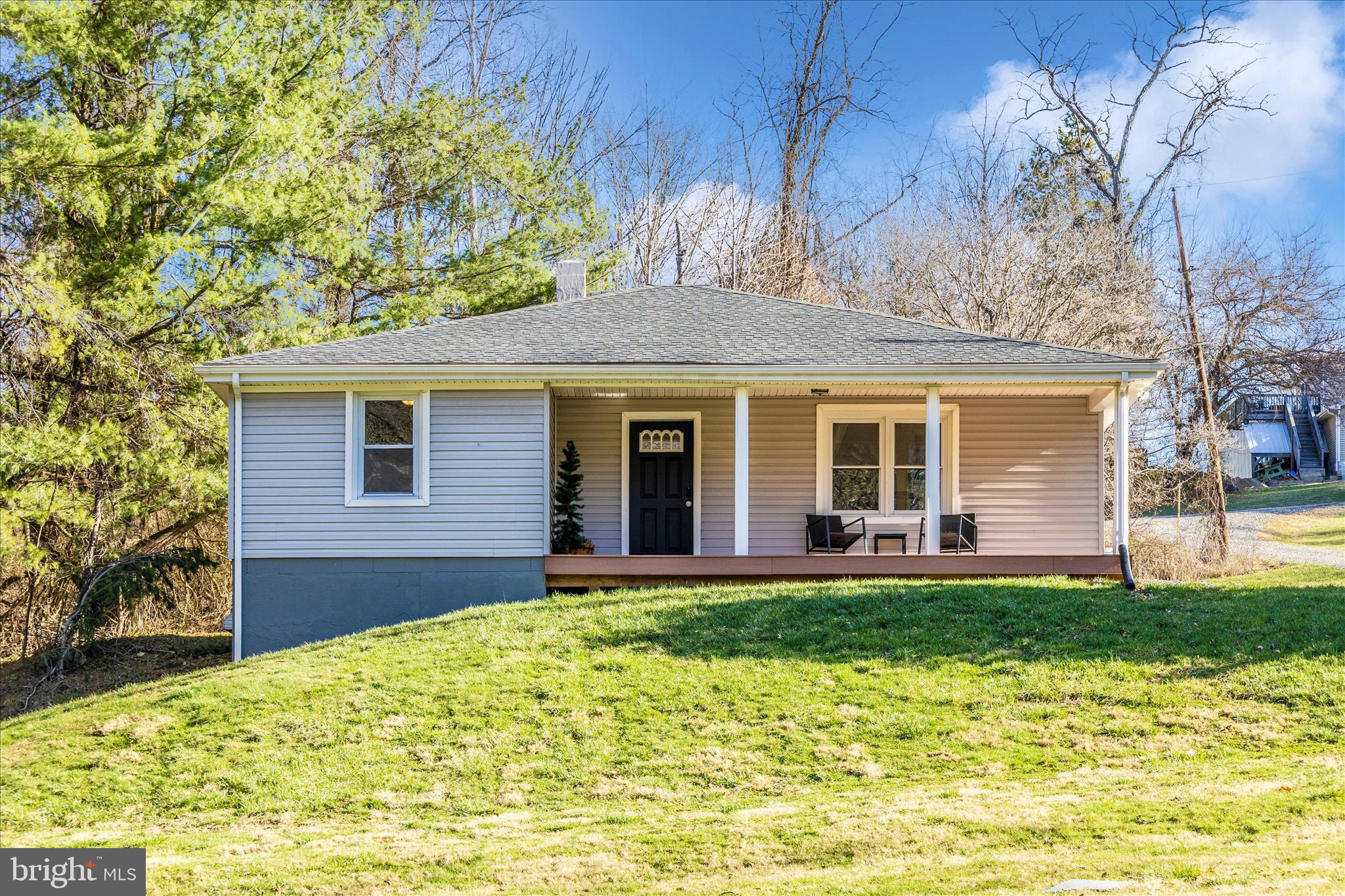 a view of a house with a backyard
