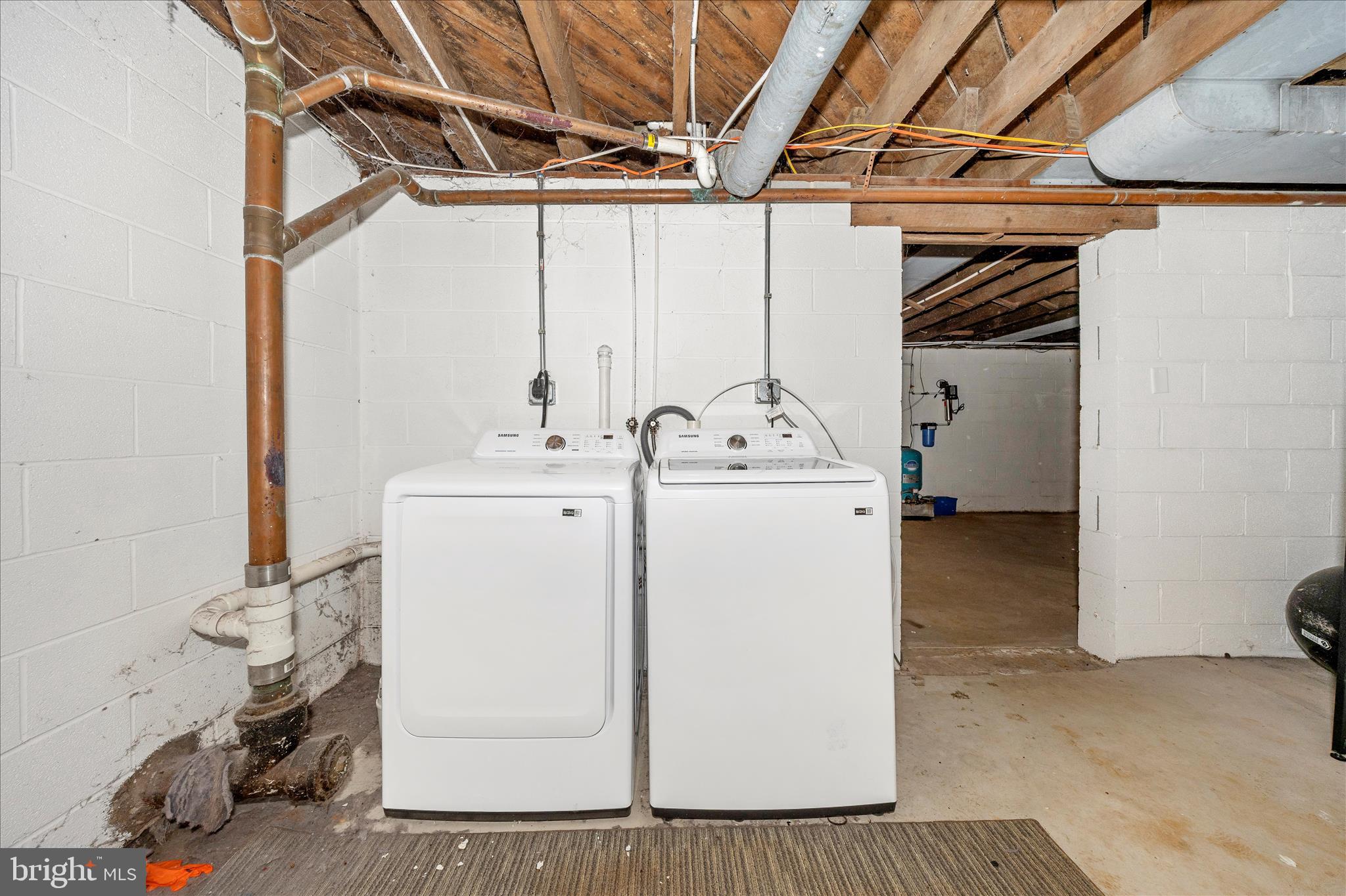 11863 Wolfsville Road Smithsburg, MD 21783 - Photo 33 of 51 a utility room with dryer and washer
