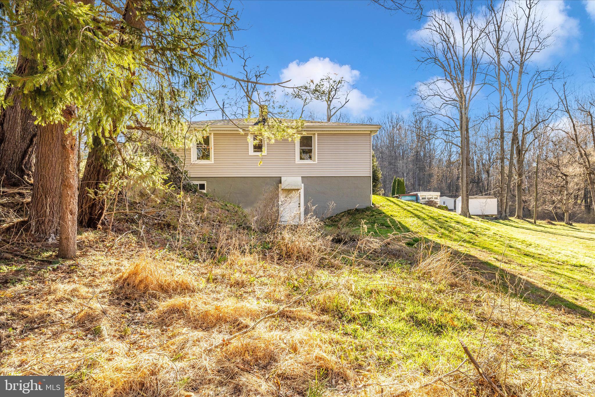 11863 Wolfsville Road Smithsburg, MD 21783 - Photo 50 of 51 a backyard of a house